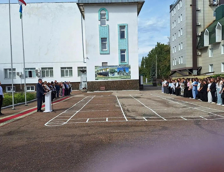 Первая торжественная линейка СКФКУиС: стройными рядами – в новый учебный год!