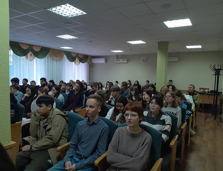 Цифровой суверенитет: студенты СКФКУиС обсудили будущее онлайн-безопасности