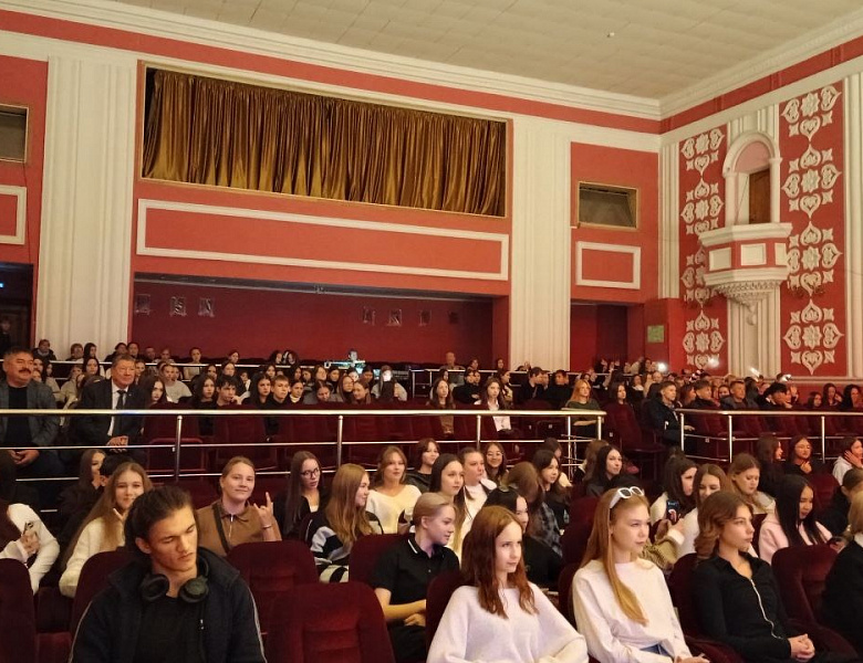 Посвящение во дворце: Начало большого пути для студентов СКФКУиС! 