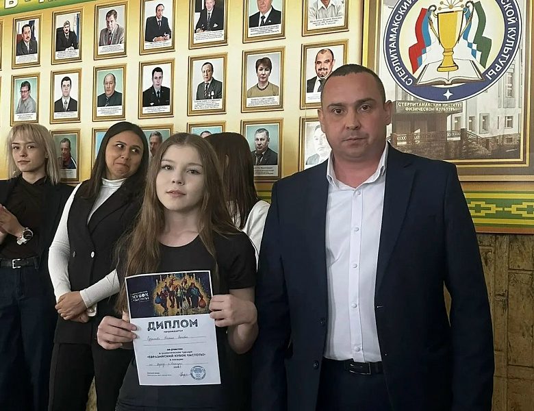 Торжественная линейка в СКФКУиС: единство традиций, труда и молодёжной энергии!